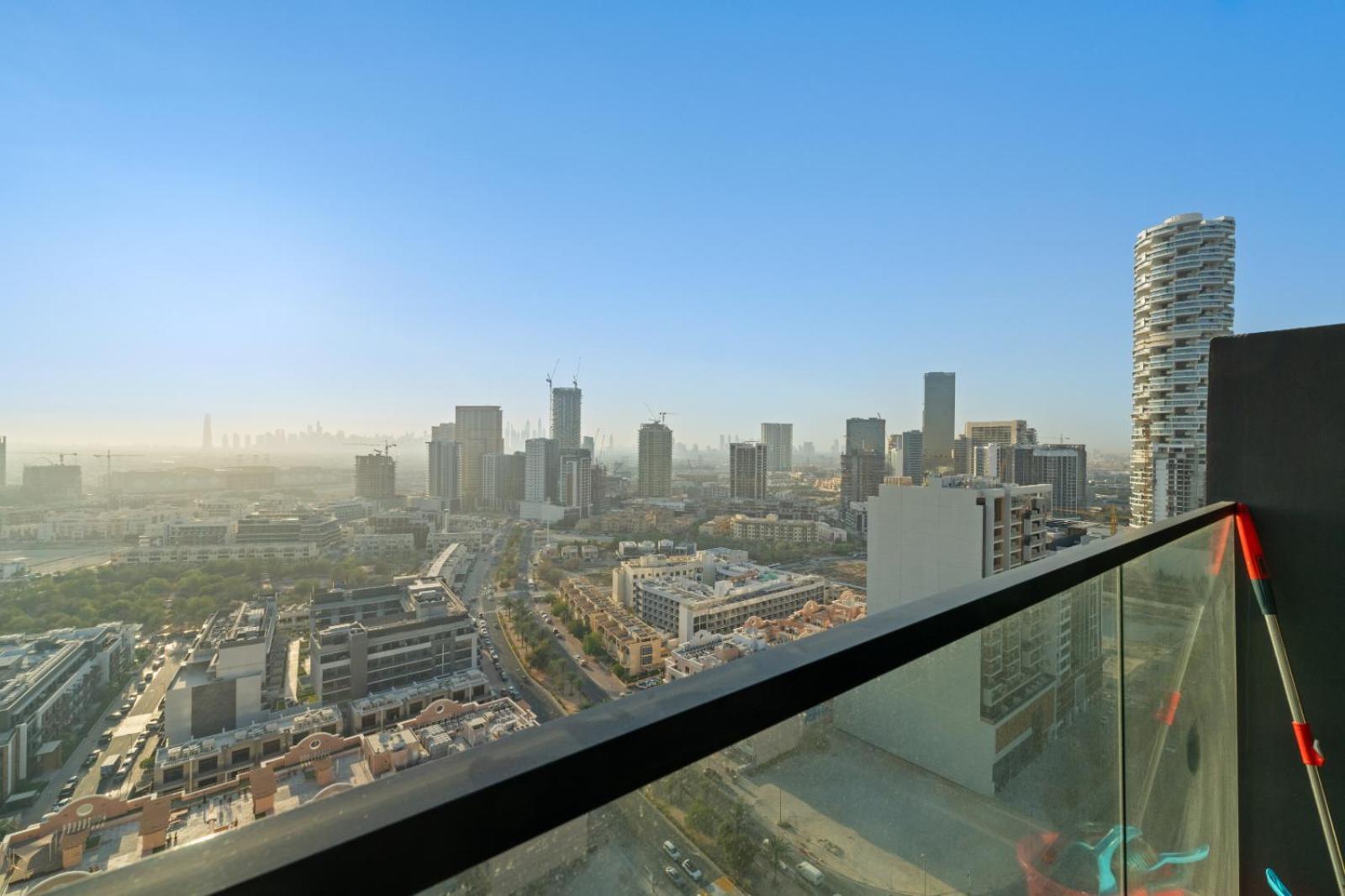Stylish 1br W Skyline Views & Balcony Appartement *
