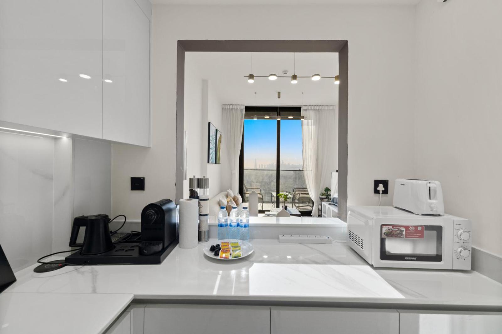 Stylish 1br W Skyline Views & Balcony