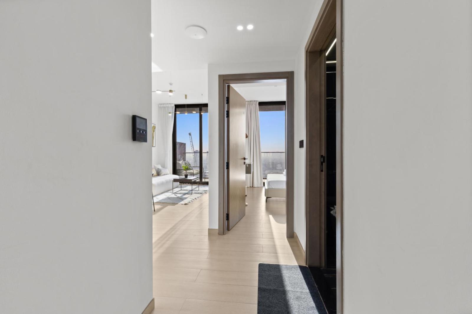 Apartment Stylish 1br W Skyline Views & Balcony *