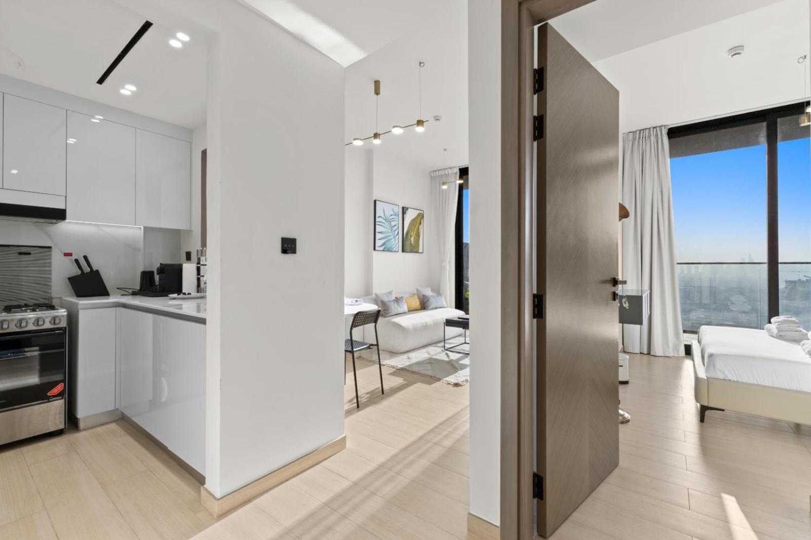 Stylish 1br W Skyline Views & Balcony Appartement