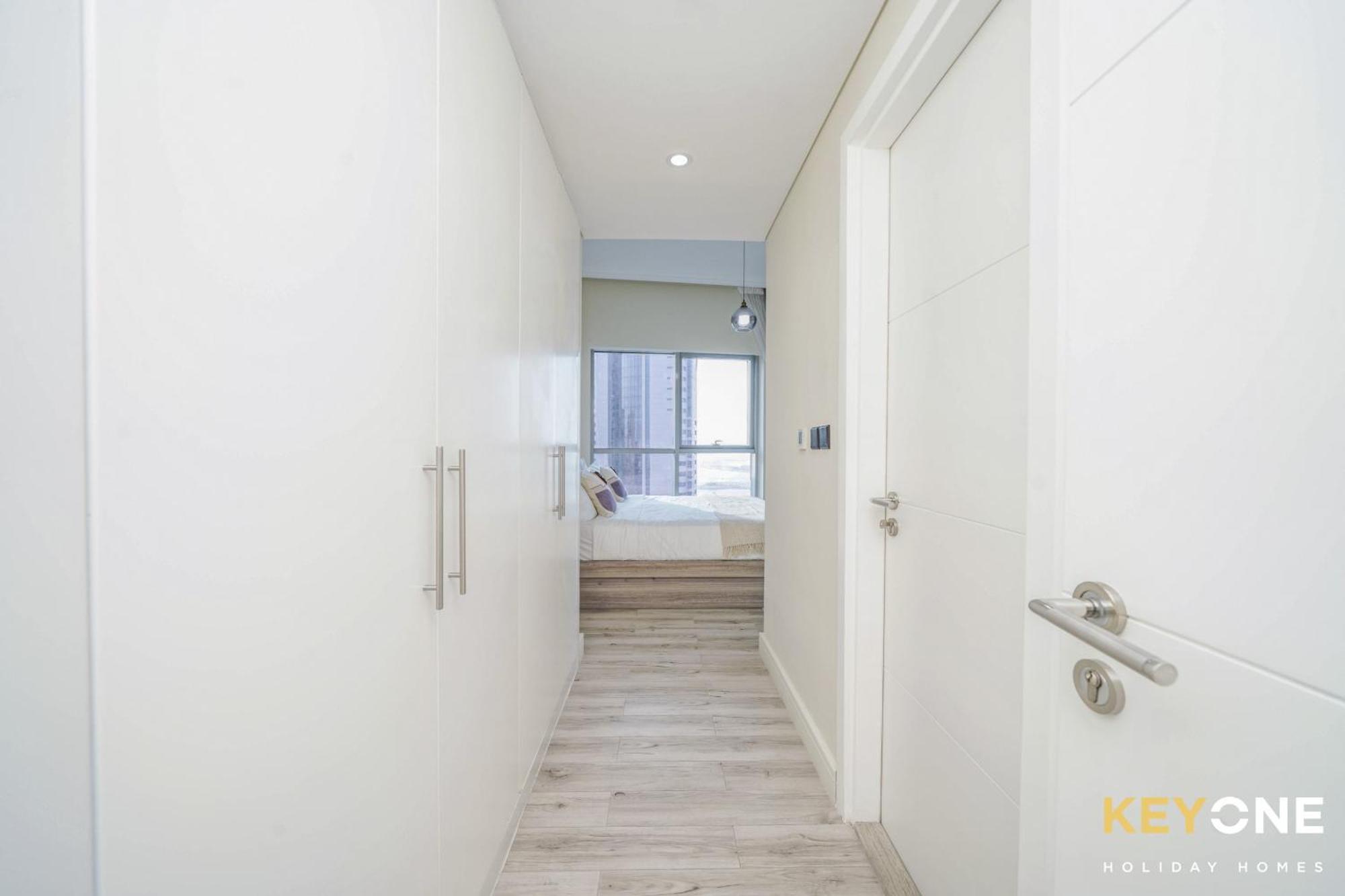 Chic Marina View Living In A Two Bedroom * Dubái
