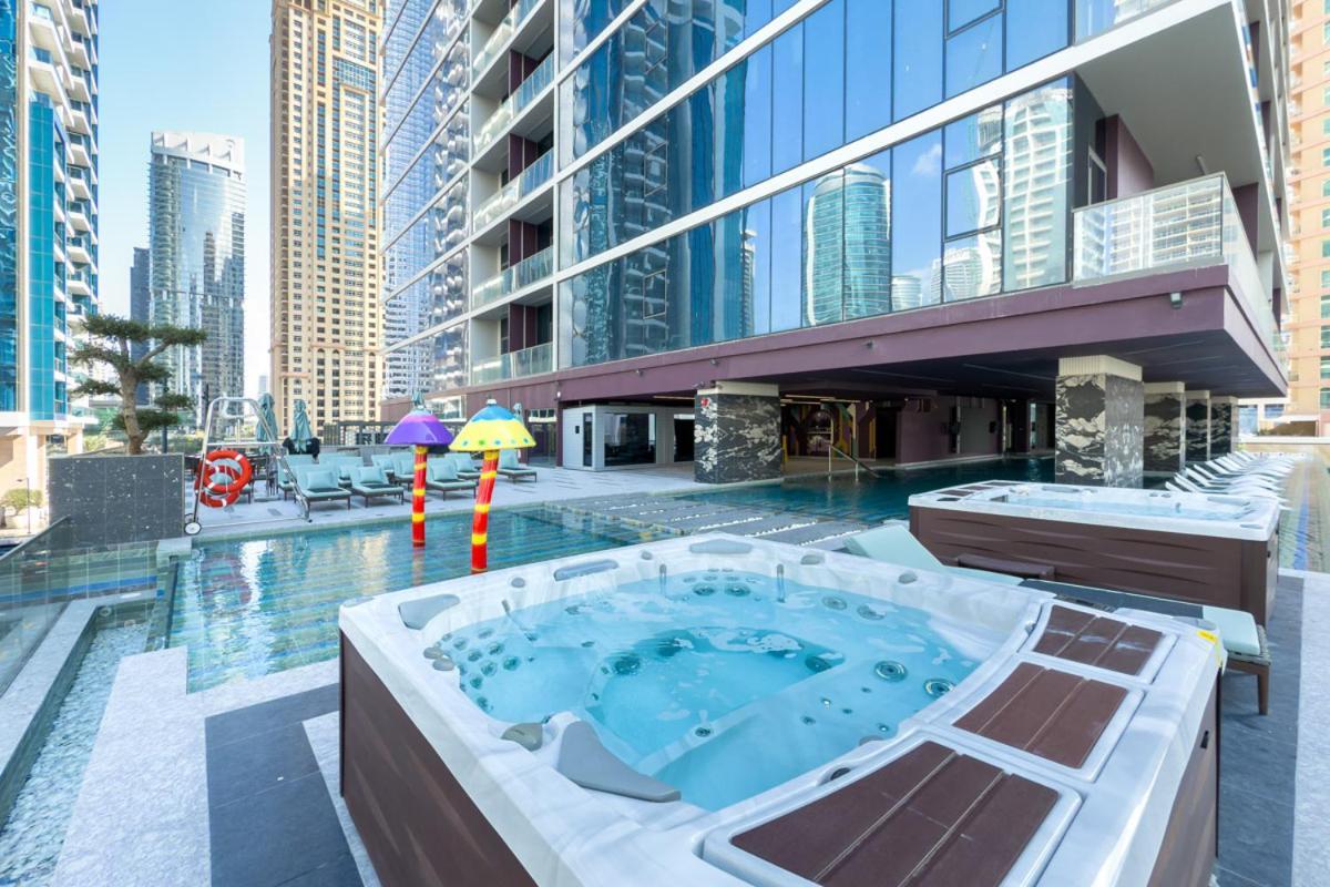 Brand New Luxury One Bedroom Appartement *