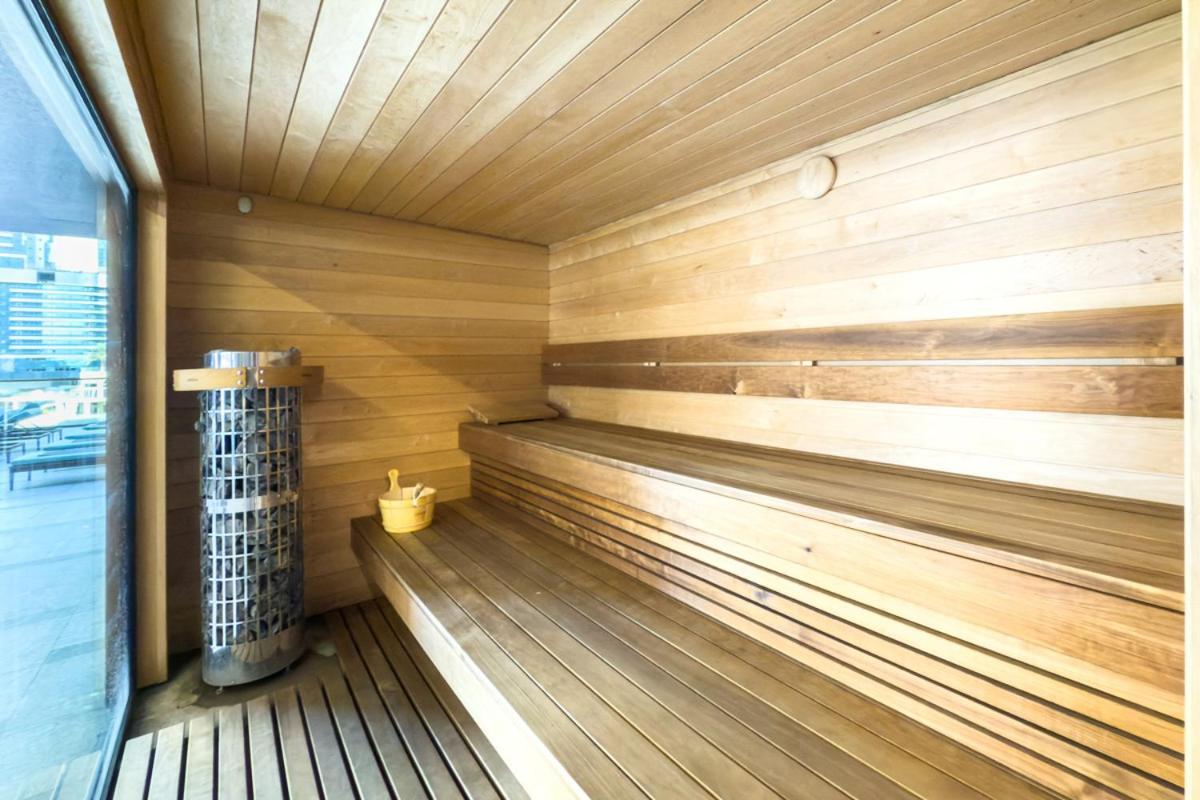 Brand New Luxury One Bedroom Appartement *