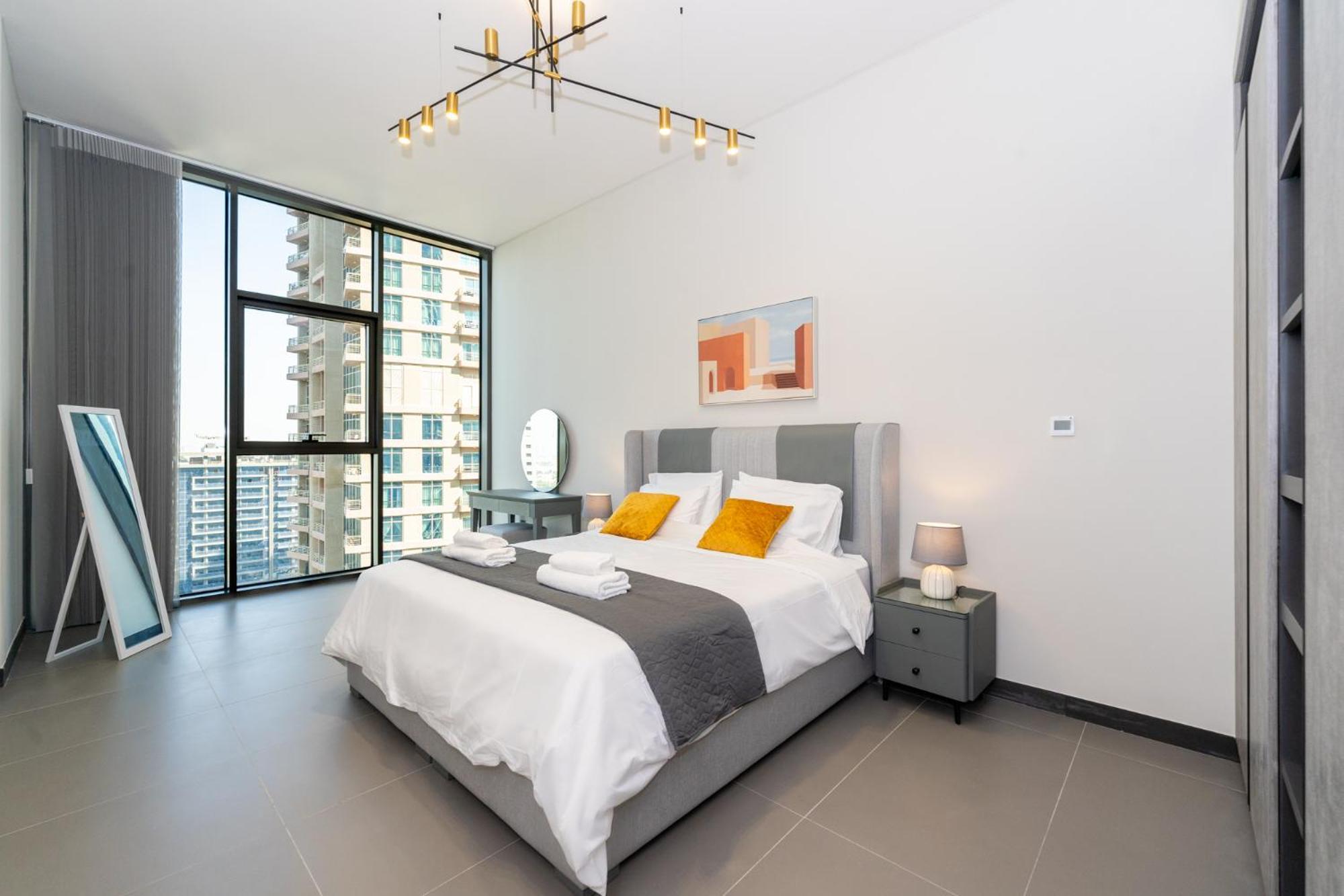 Brand New Luxury One Bedroom Appartement *