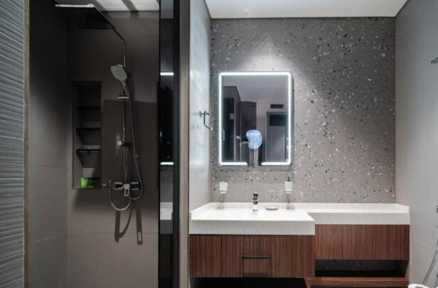 Brand New Luxury One Bedroom Appartement *