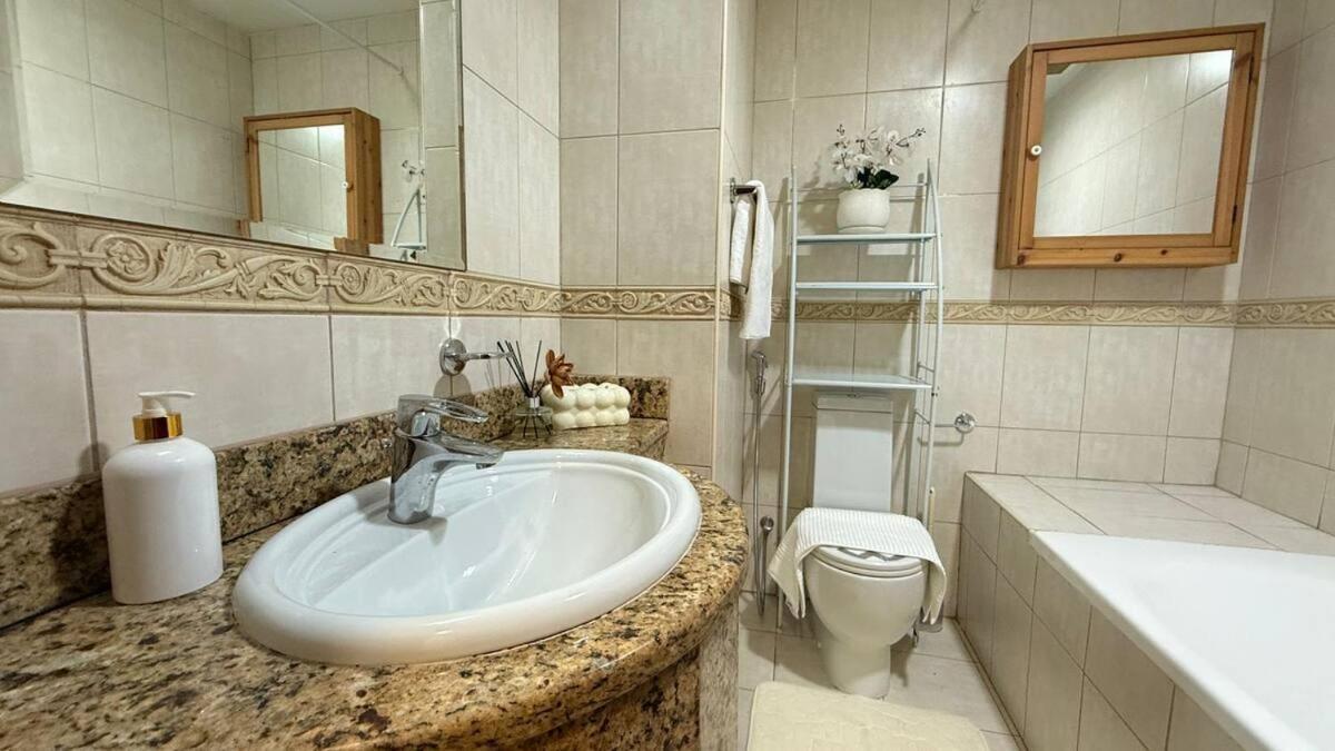 Lovely 1br In Marina With Jlt And Partial View Near Tram Appartement Dubaï
