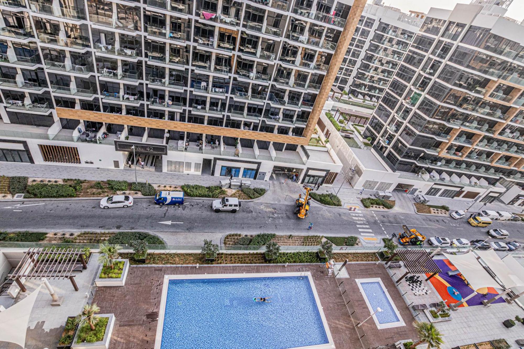 Luxurious 1br Living In Azizi Riviera 39 Dubái