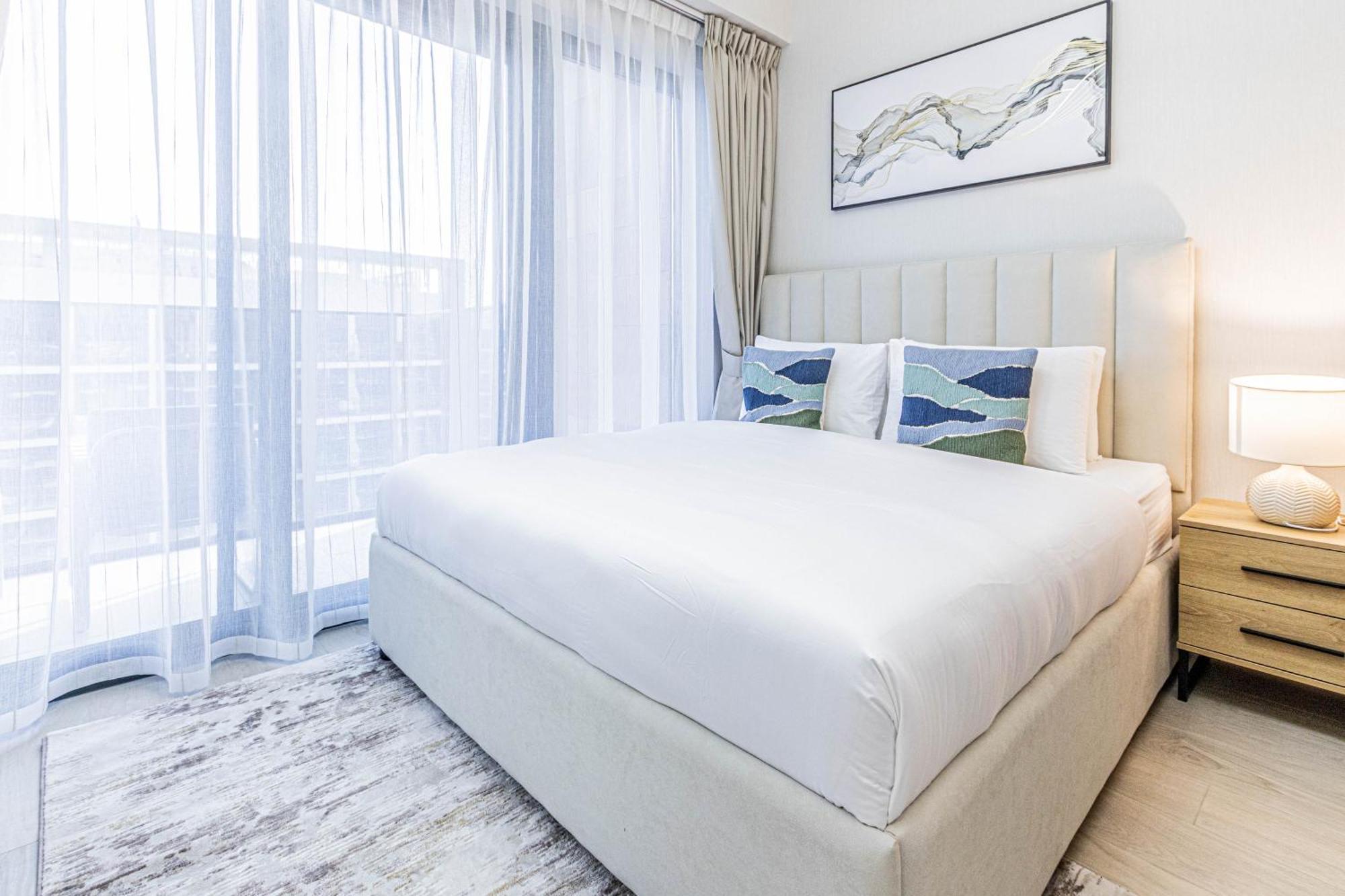 Luxurious 1br Living In Azizi Riviera 39 Apartemen *