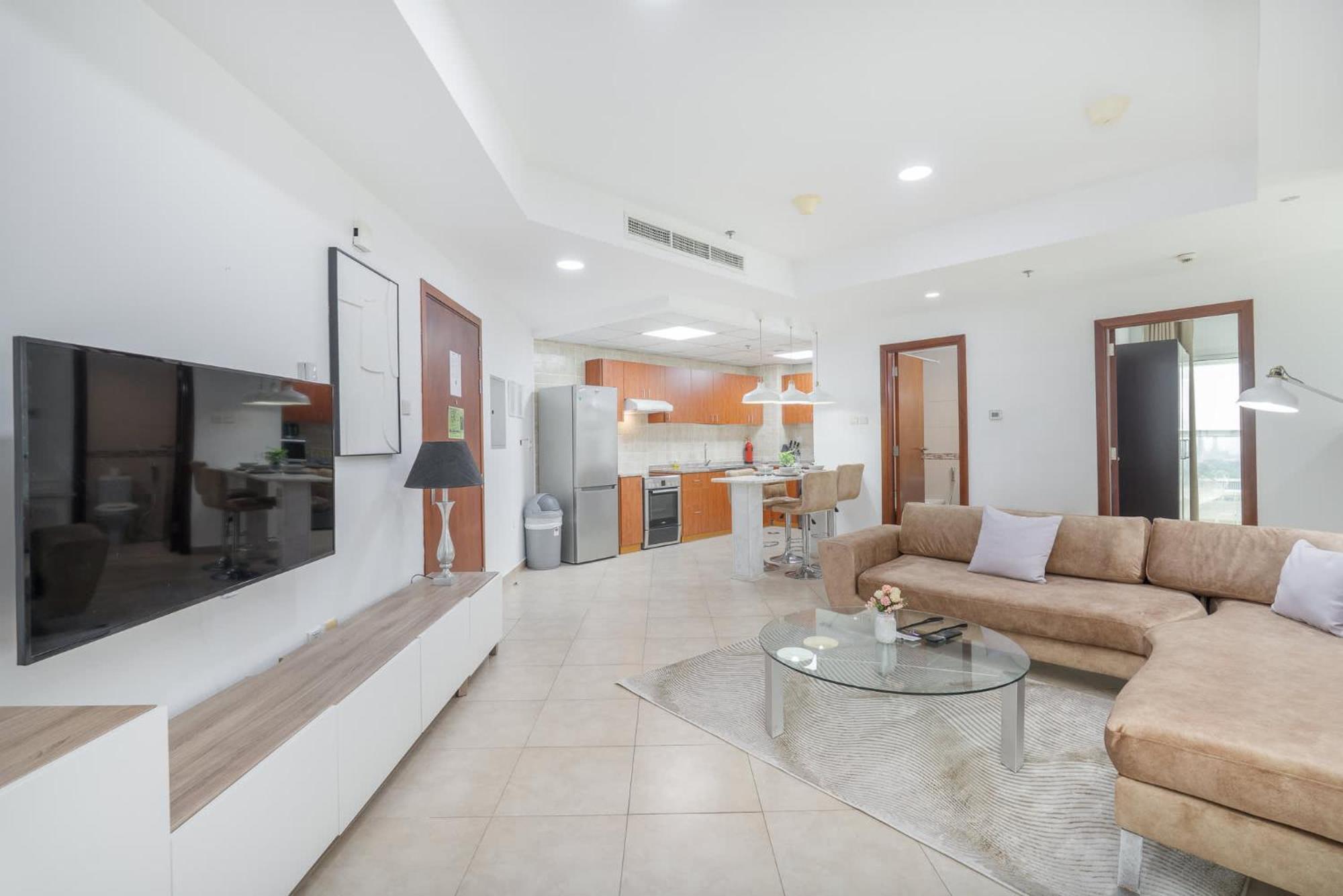 Spacious & Serene 2 Bedroom In Marina For 4 *