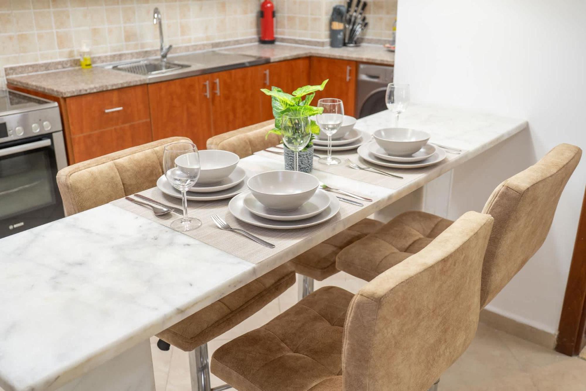 Spacious & Serene 2 Bedroom In Marina For 4