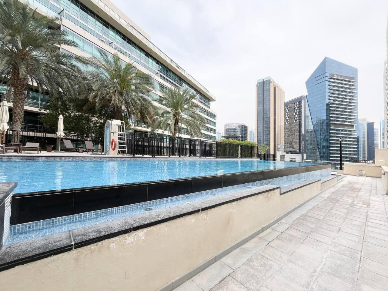 Luxurious 2 Bed Waterfront Living At Marina Quays Appartement