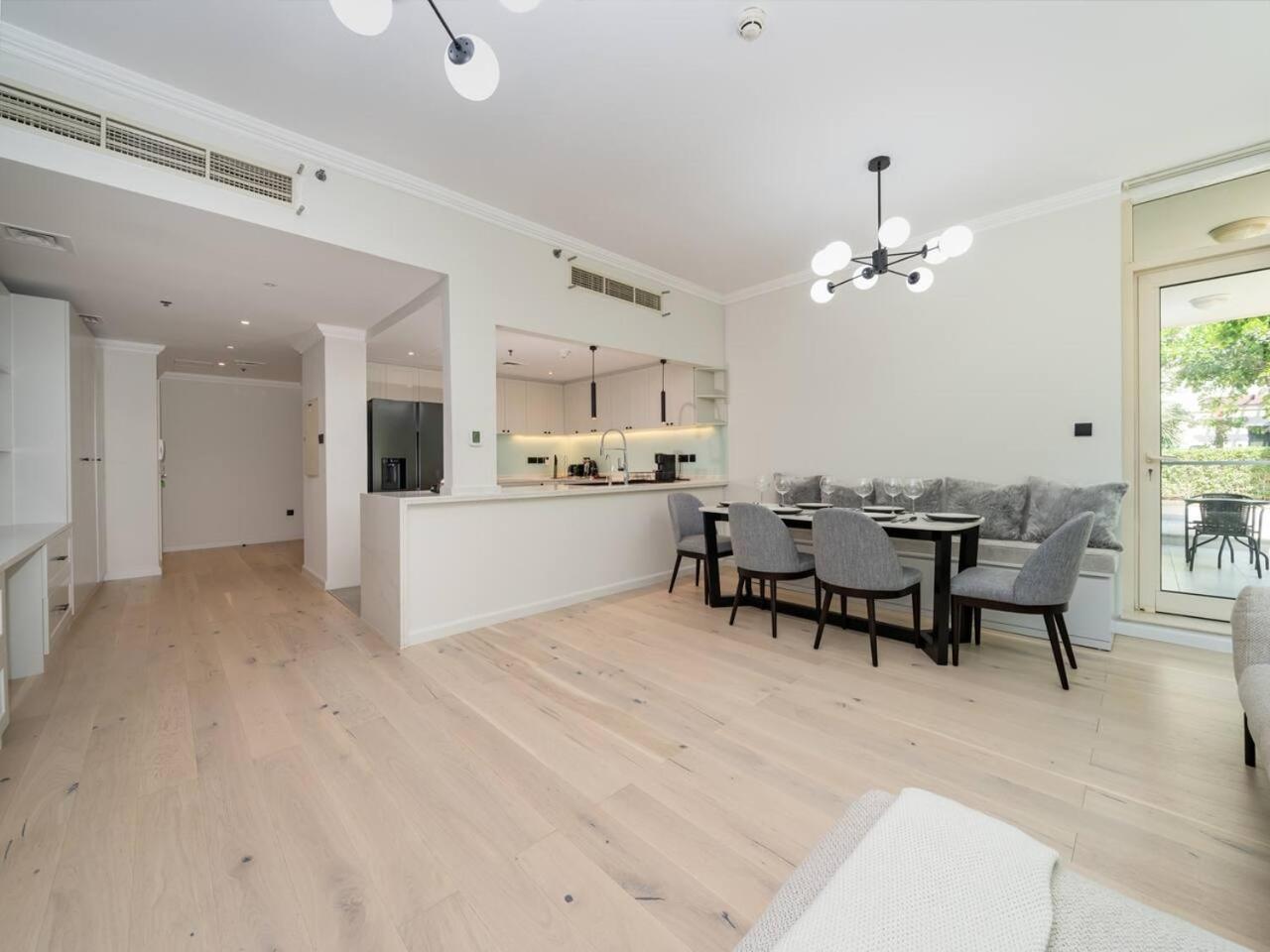 Luxurious 2 Bed Waterfront Living At Marina Quays Appartement *