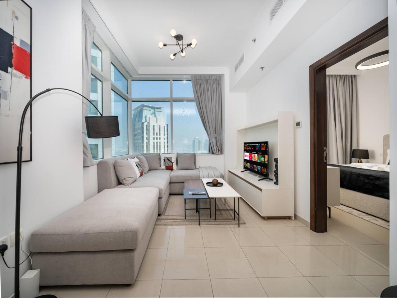 Appartement Elegant 1-bedroom Retreat With Marina Views *