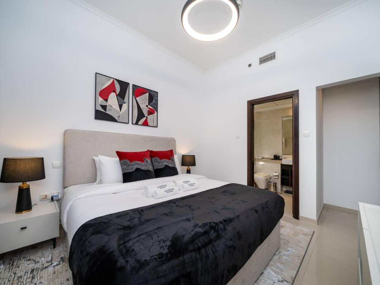 Elegant 1-bedroom Retreat With Marina Views Dubaï