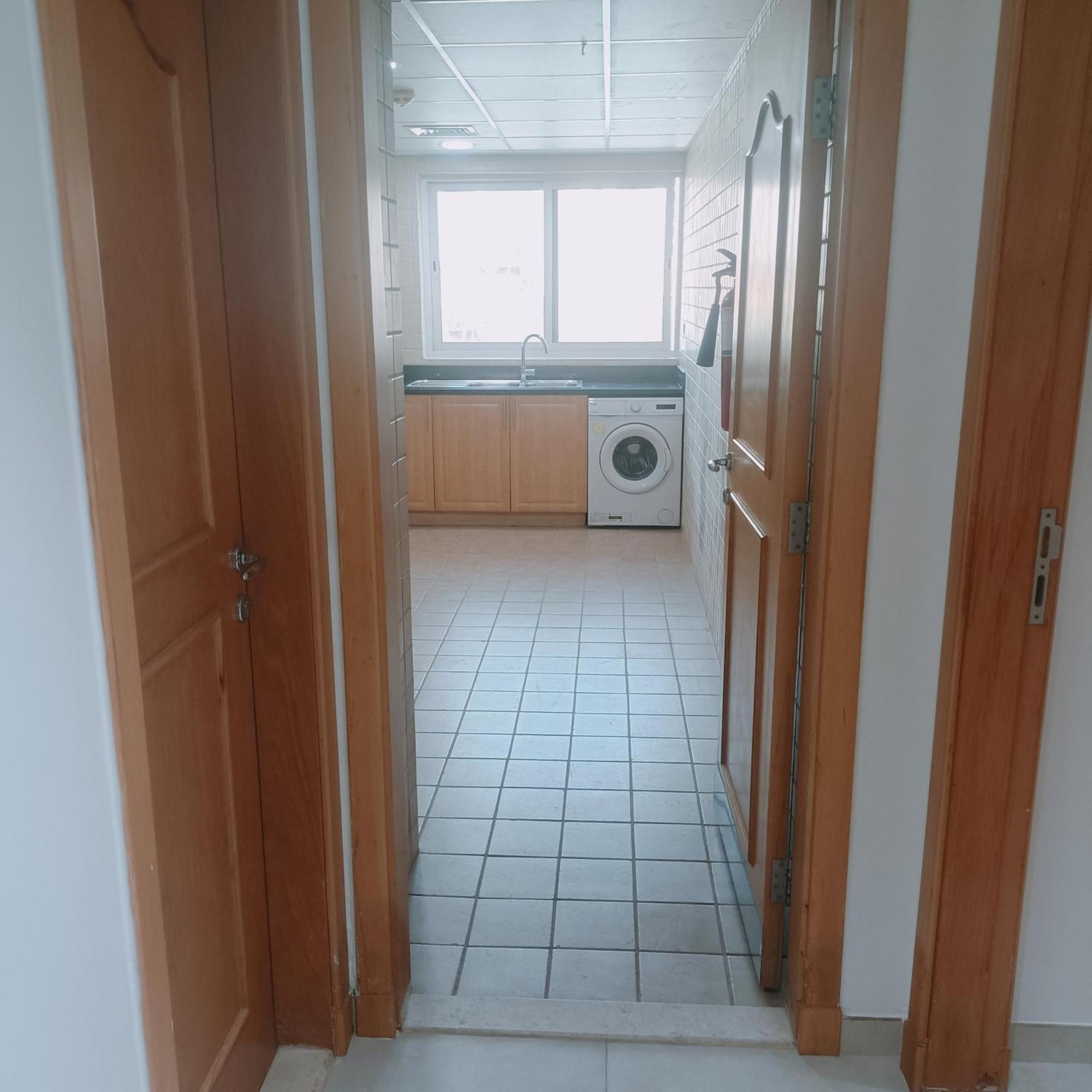 Accommodatie bij particulieren 2015 Deluxe 5 Guests Close To Union Metro Station With Paid Parking Dubai