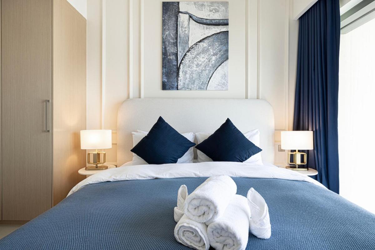 Lux With Full Burj View - 1 Min Mall Apartment Dubai