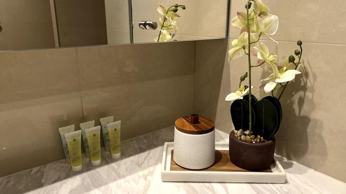 Lux With Full Burj View - 1 Min Mall Apartment *