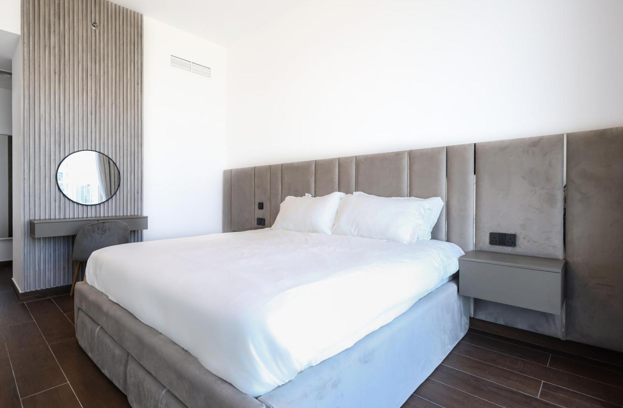 Elite Lux Homes - Luxury Retreat 1br Pool Gym In Arjan Dubai