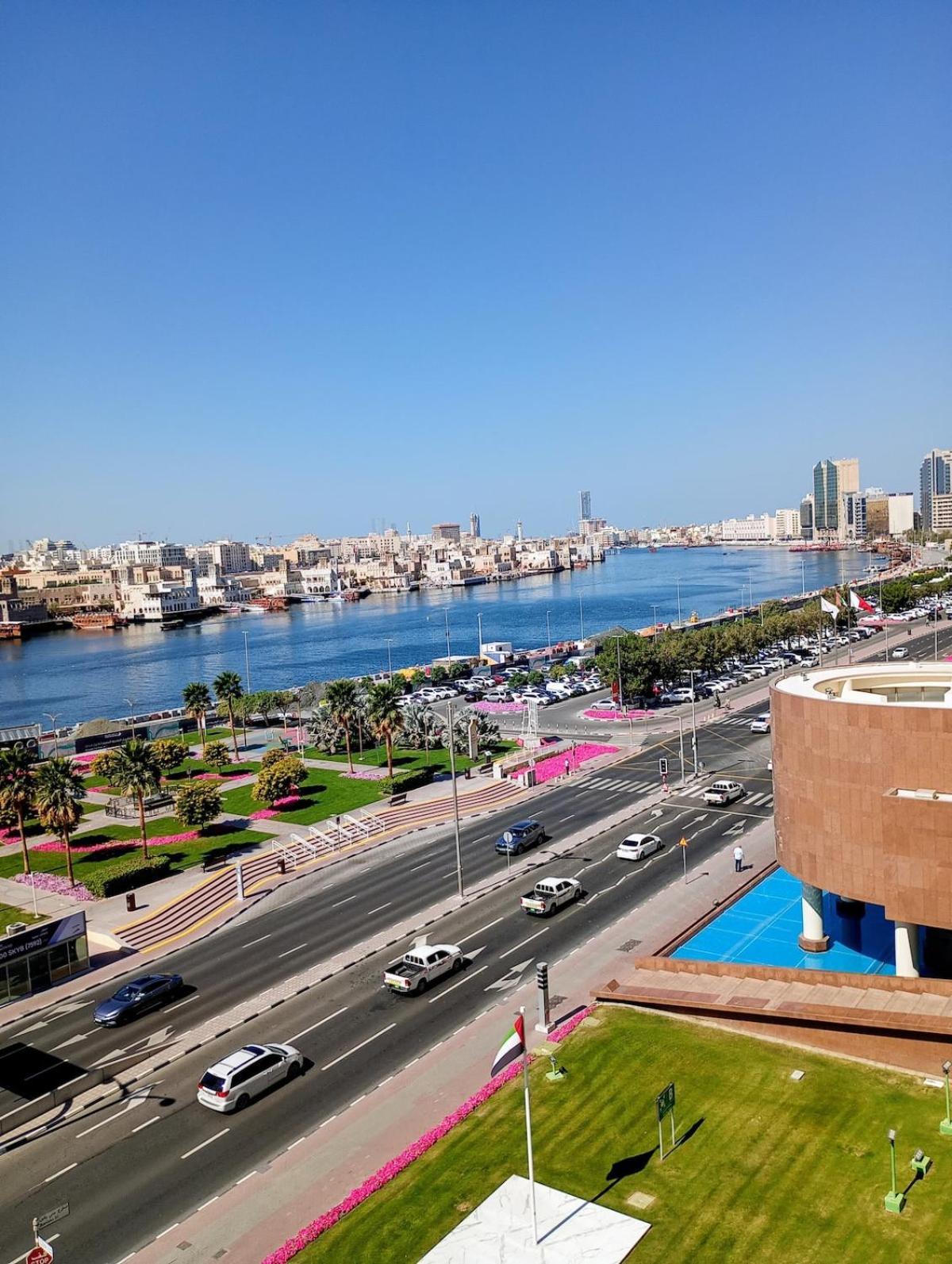 Apartment Wow Amazing Burjkhalifa,sea,sunset,ship,park View,2bhk Furnished Apartment-airport,metro,mall,golf,bus,park Near - Flat 807 *