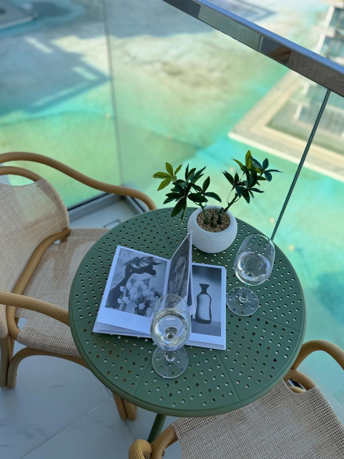 Stunning 2br Lagoon View & Private *