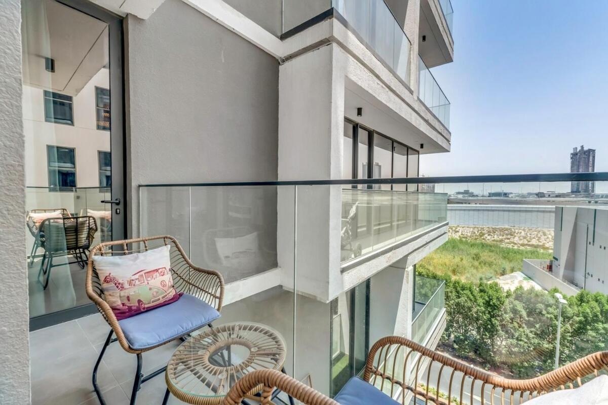 Waves - Rustic Chic 1 Bedroom Retreat In Vibrant Jvc Dubaï