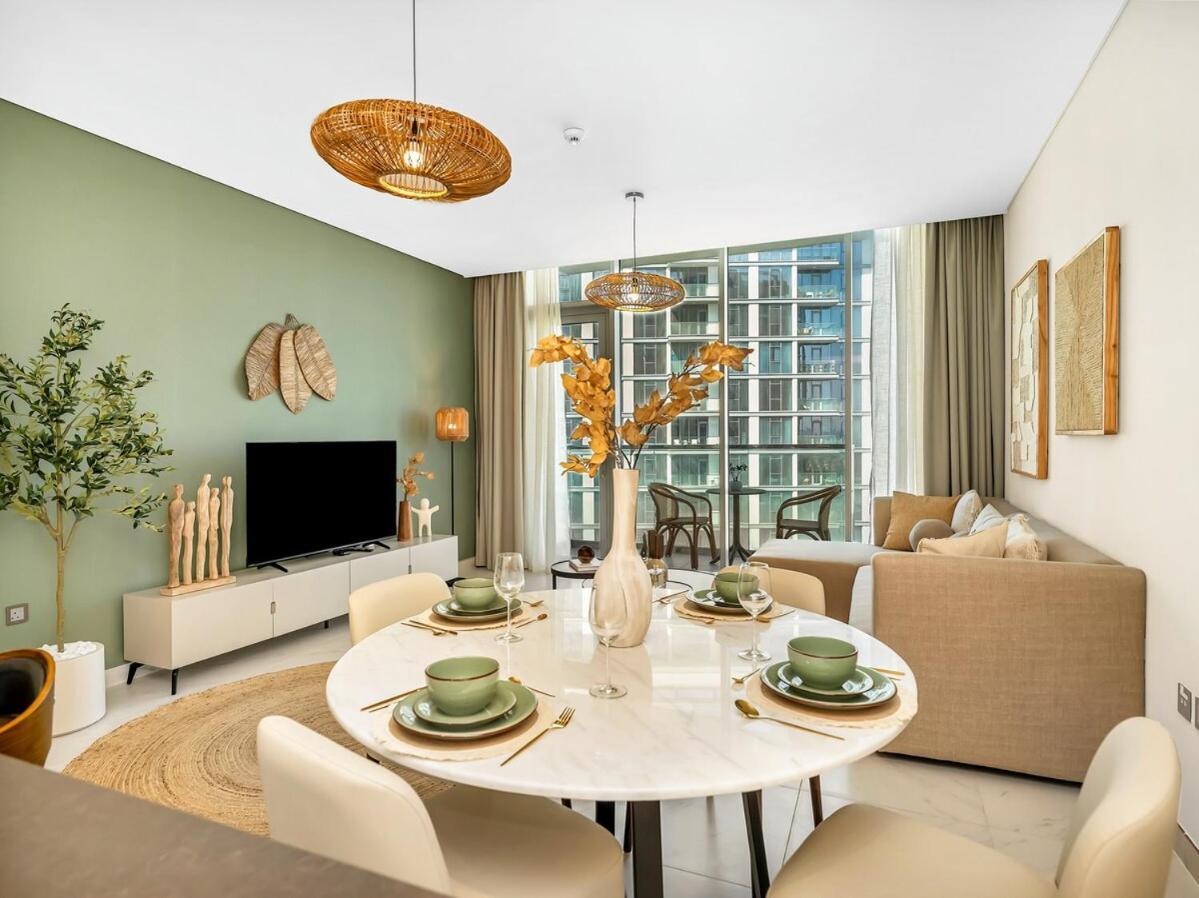 Stunning 2br Lagoon View & Private * Dubai