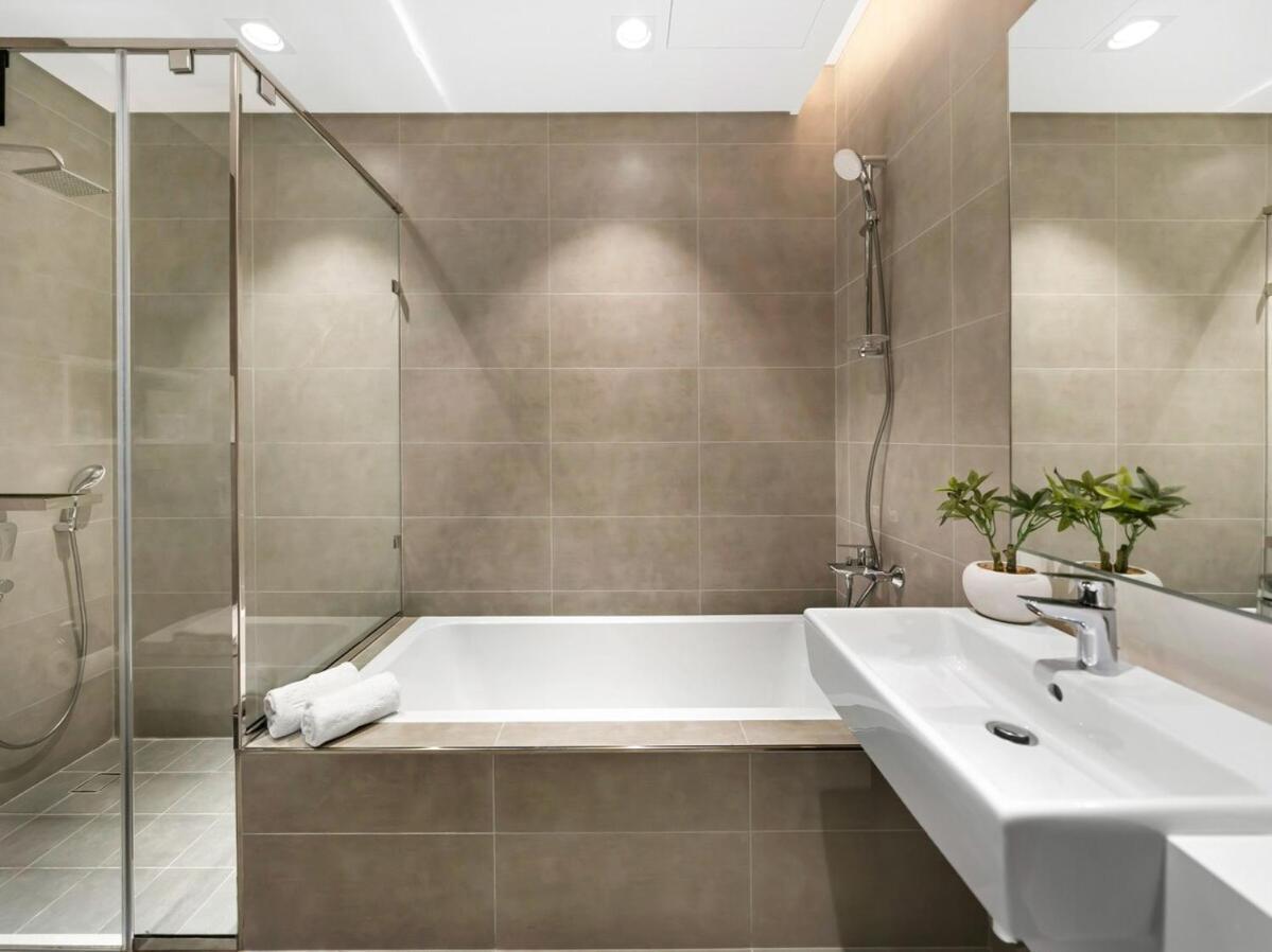 Stunning 2br Lagoon View & Private Apartamento *