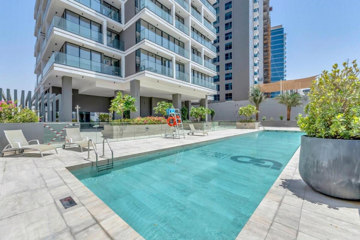 Waves - Rustic Chic 1 Bedroom Retreat In Vibrant Jvc *