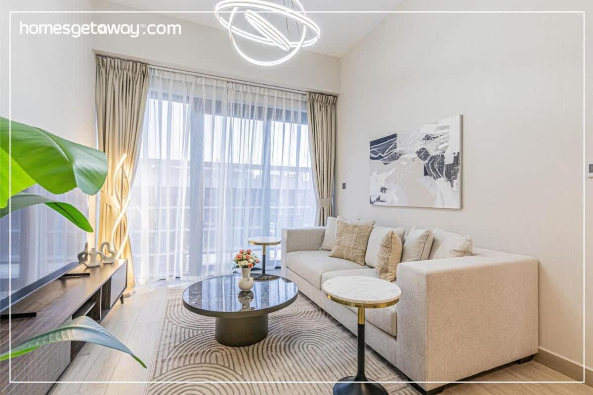Luxurious 1br Living In Azizi Riviera 39 Dubái