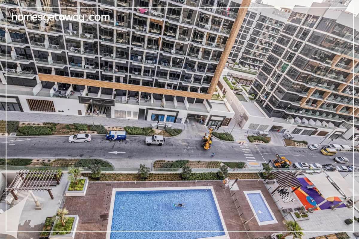 Luxurious 1br Living In Azizi Riviera 39 * Dubai