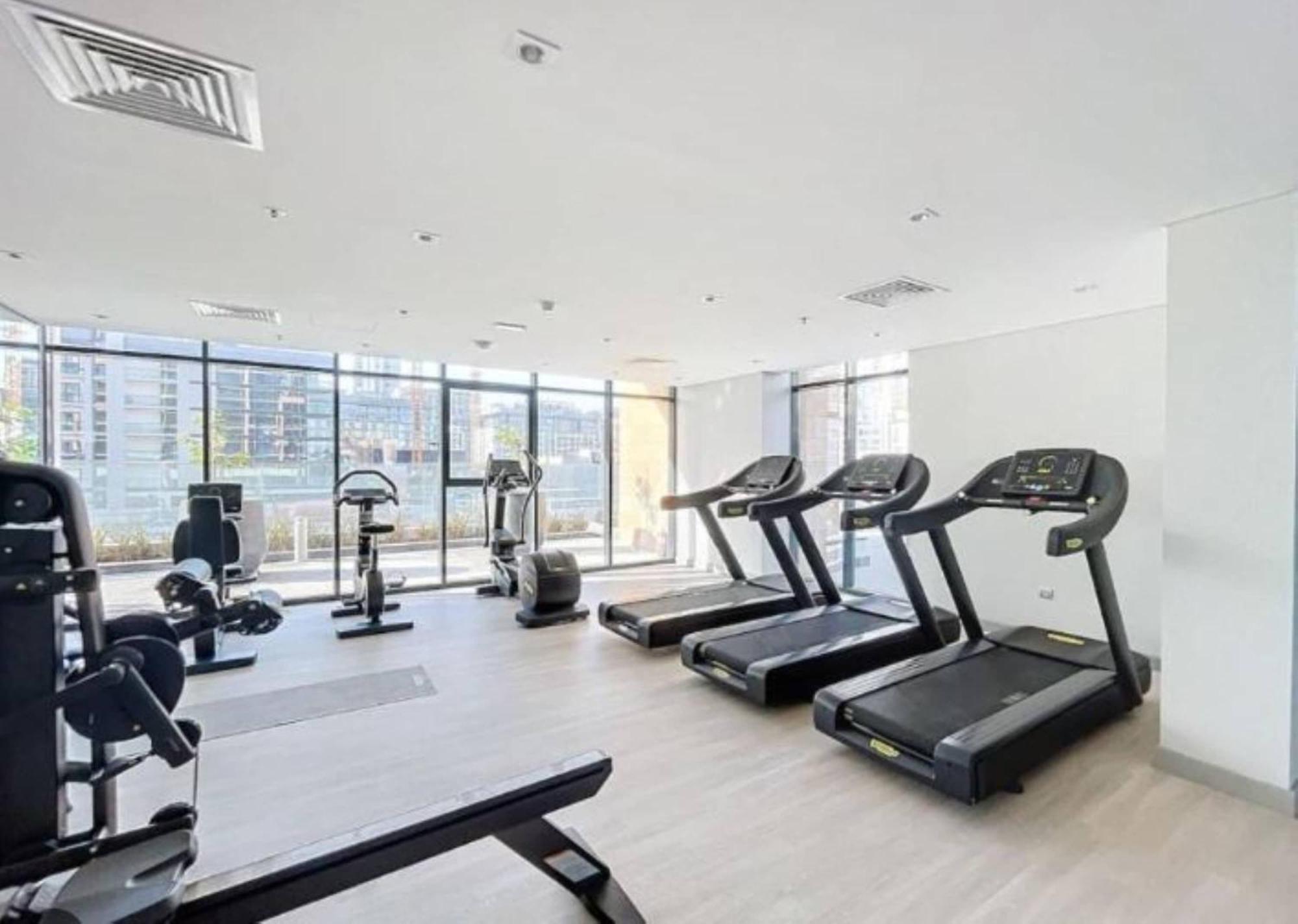 Luxurious 1br Living In Azizi Riviera 39 Apartemen Dubai