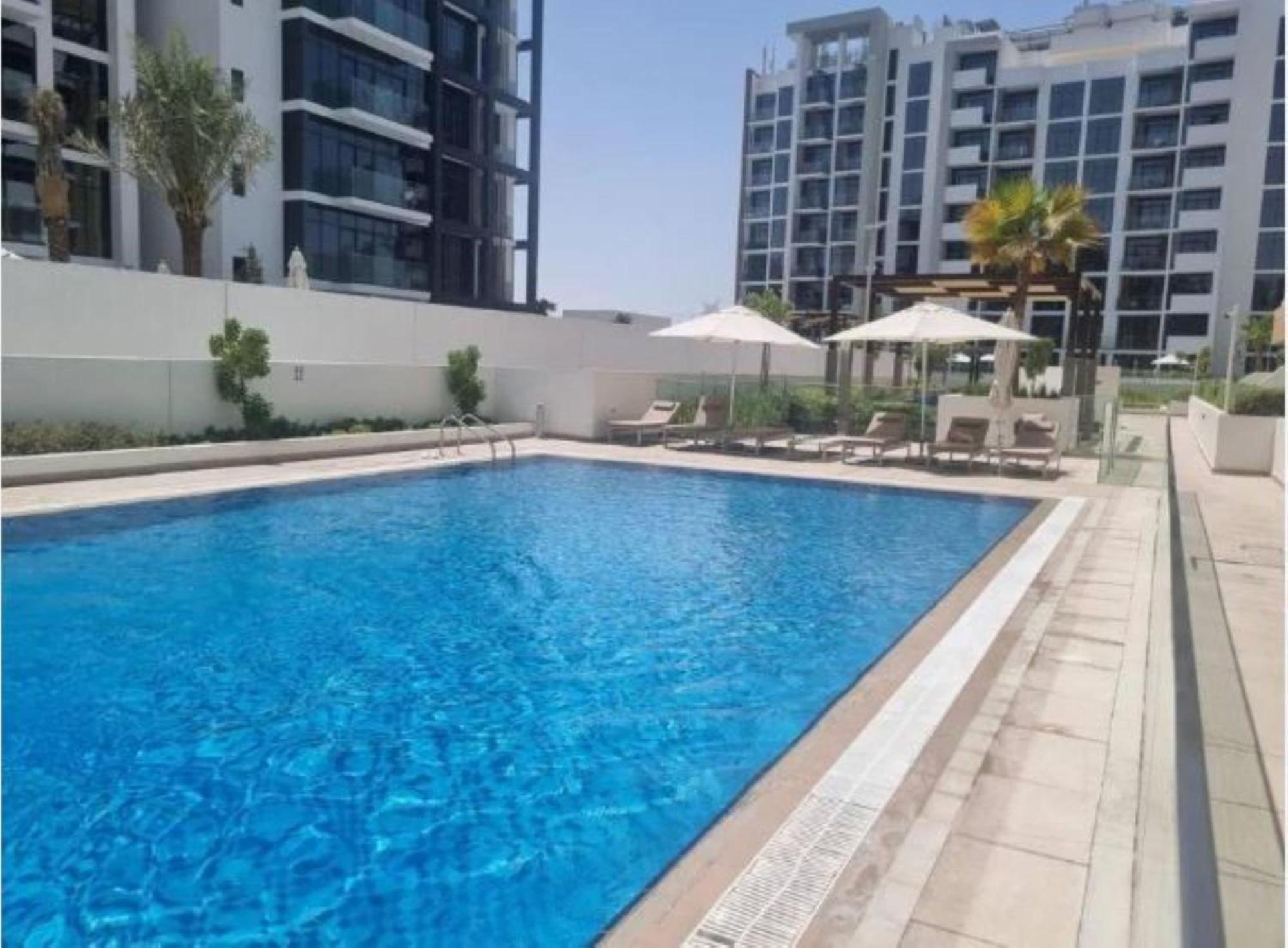 Apartamento Luxurious 1br Living In Azizi Riviera 39 Dubái