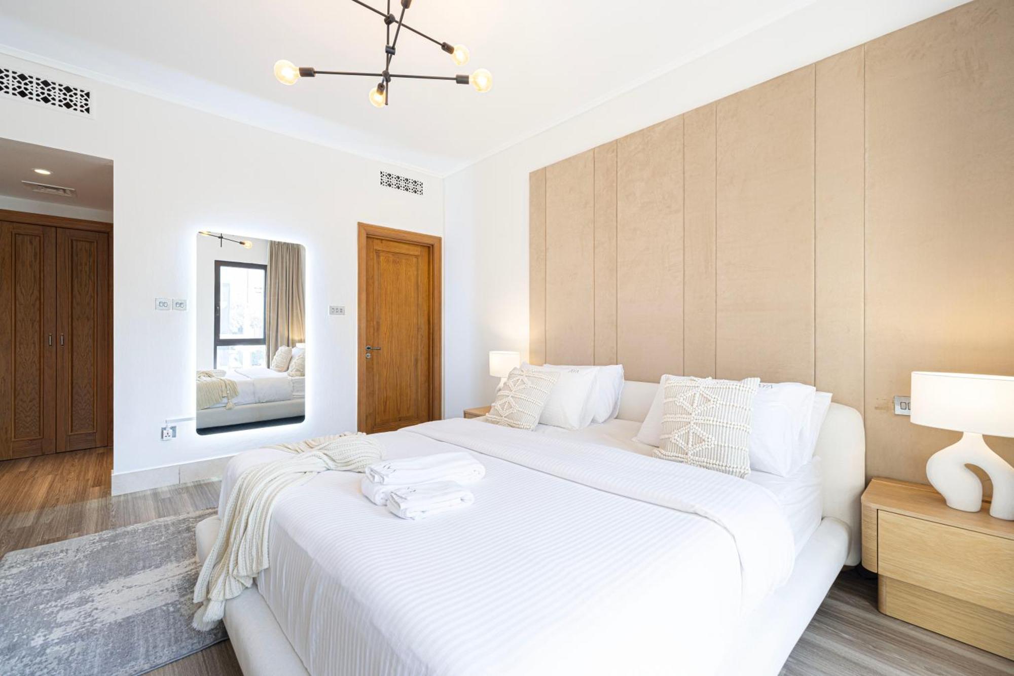 Luxury 2br In Downtown Burj Khalifa View Walk To Mall By Aya Boutique Dubaï