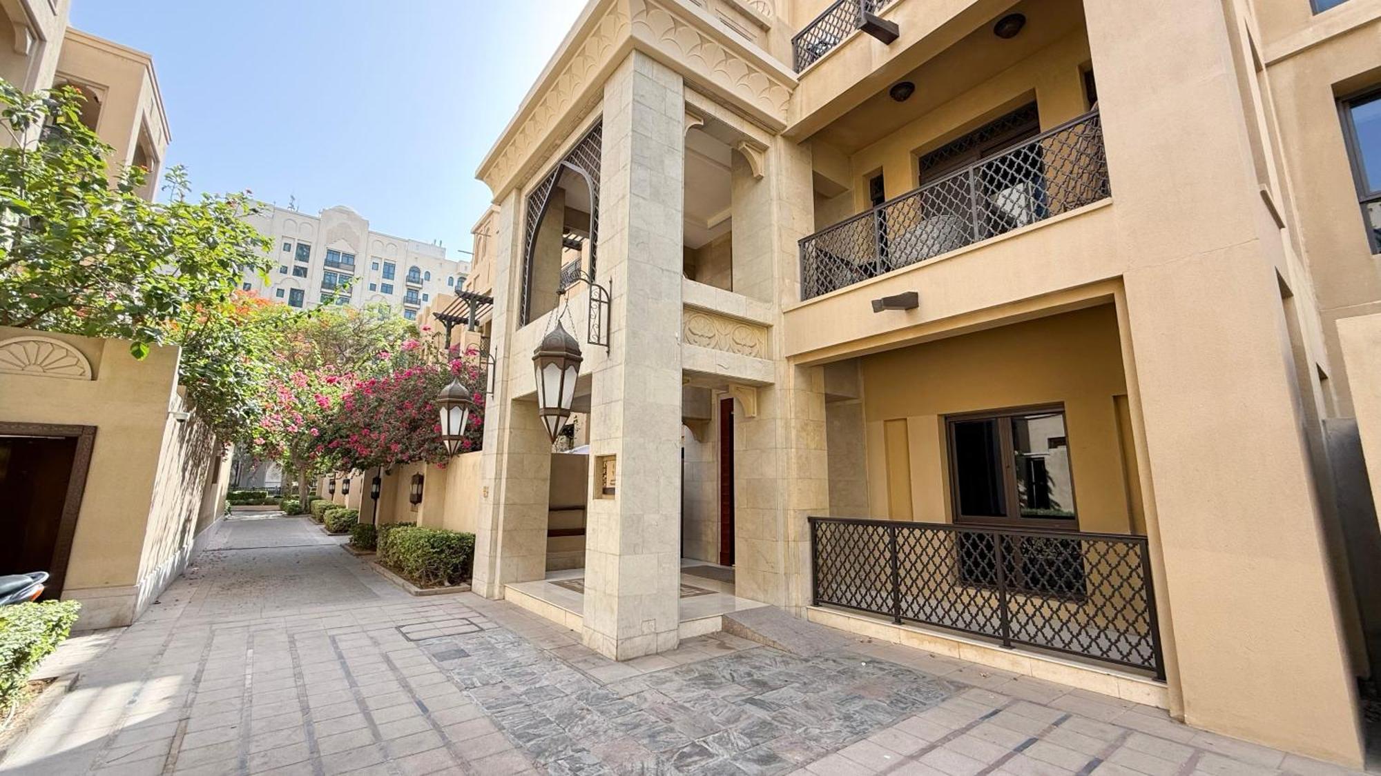 Appartement Luxury 2br In Downtown Burj Khalifa View Walk To Mall By Aya Boutique Dubaï
