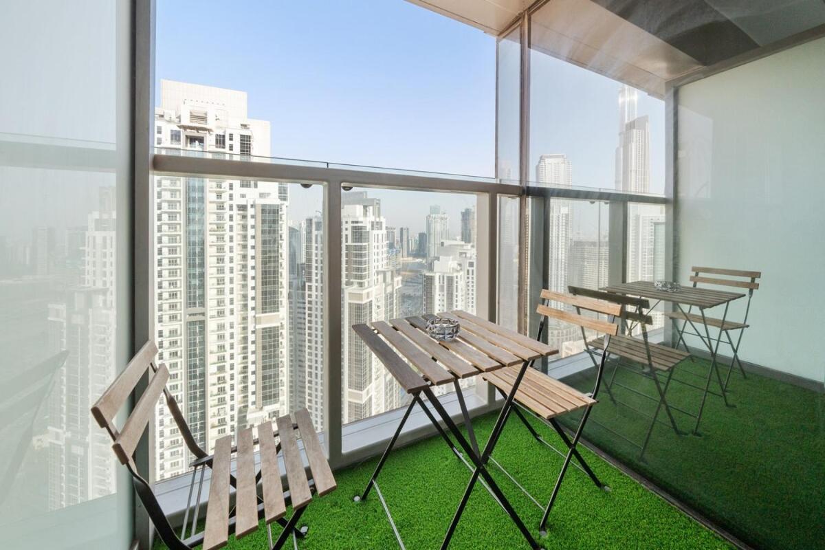 Apartemen Sky-high Infinity Pool With Burj Khalifa Views Dubai