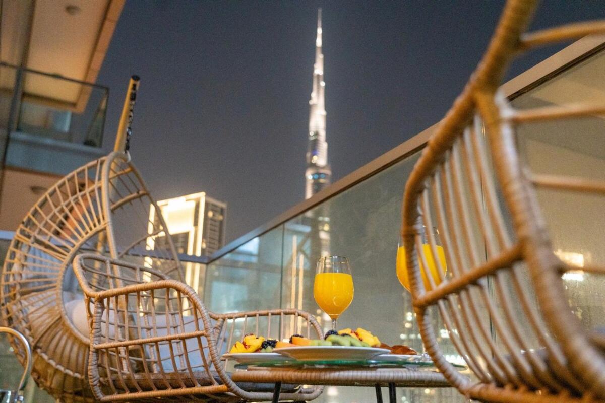 Apartemen Sky-high Infinity Pool With Burj Khalifa Views Dubai