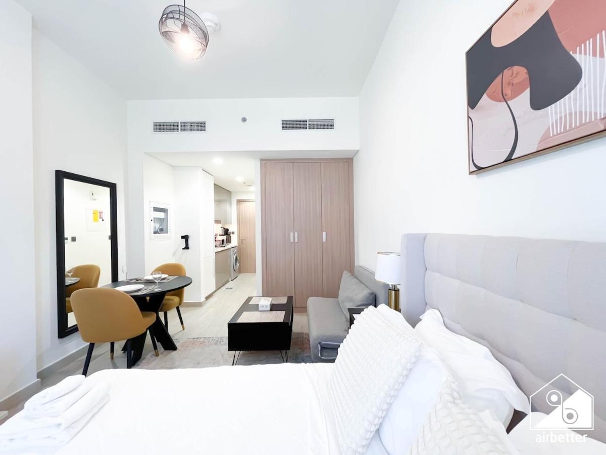 Urban Charm With Balcony In Azizi Riviera