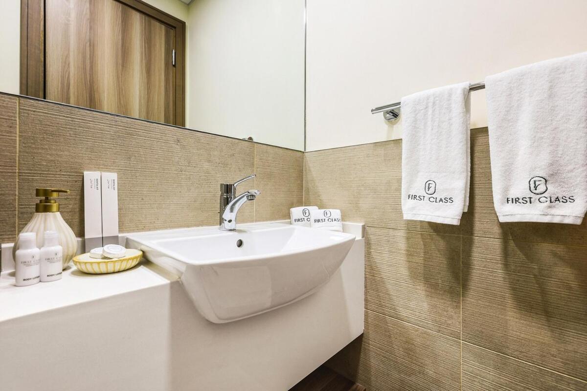 First Class 2br Sleek Urban Oasis * Dubaï