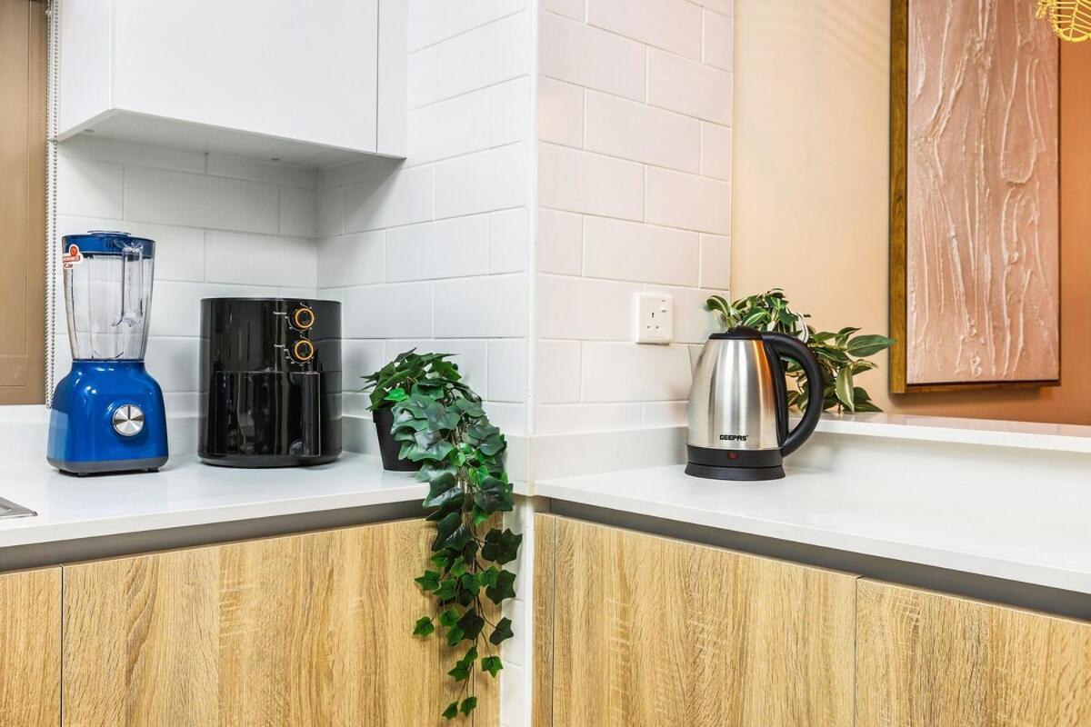 First Class 2br Sleek Urban Oasis * Dubaï