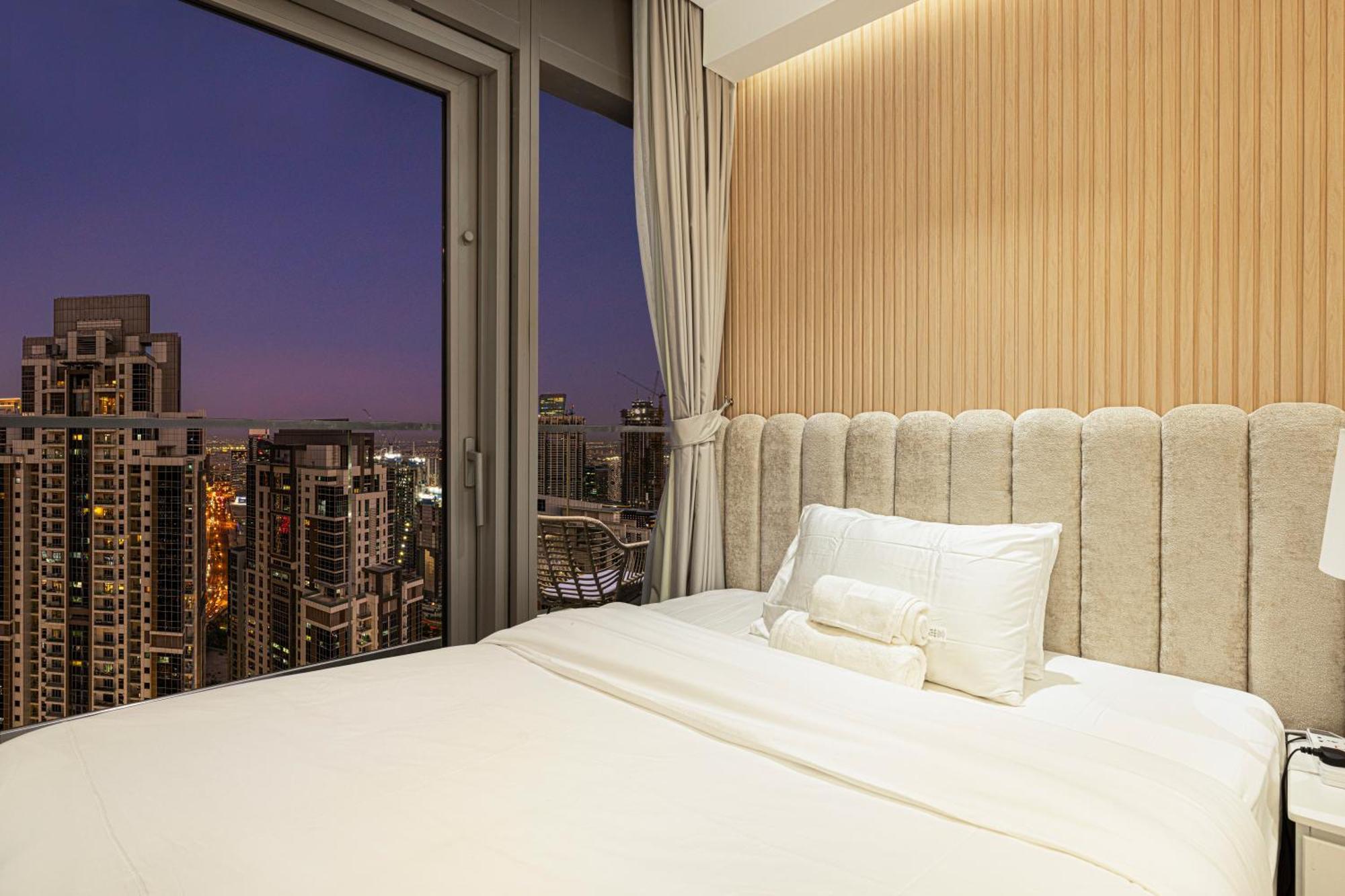 Luxe 2br With Burj Khalifa View & Infinity Pool *