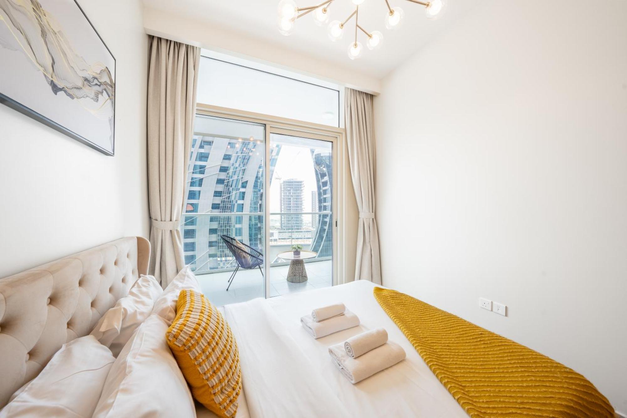 Apartament Chic 1-bedroom Retreat With Stunning Canal View Near Burj Khalifa & Business Bay *