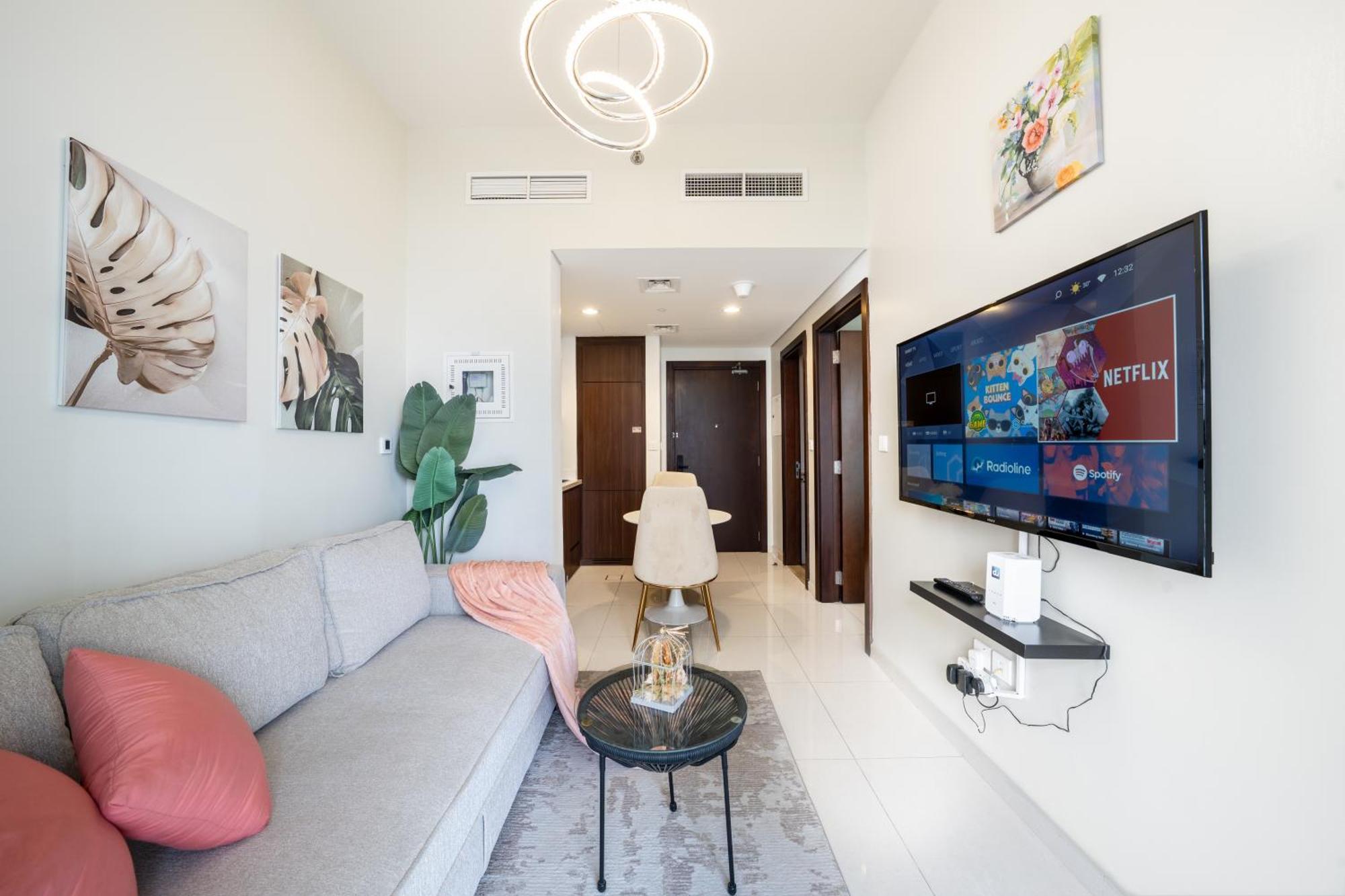 Chic 1-bedroom Retreat With Stunning Canal View Near Burj Khalifa & Business Bay Apartament *