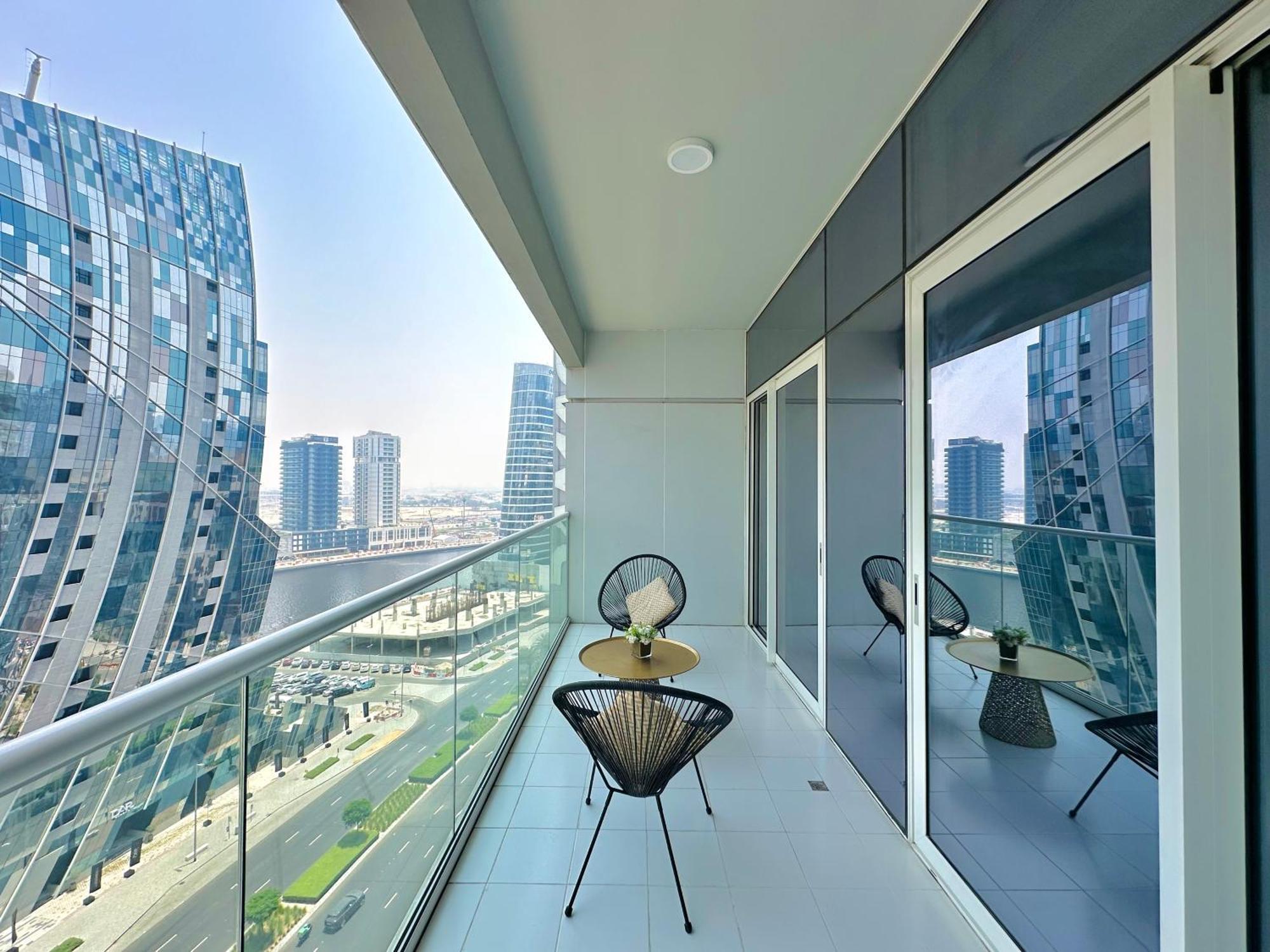 Apartament Chic 1-bedroom Retreat With Stunning Canal View Near Burj Khalifa & Business Bay *