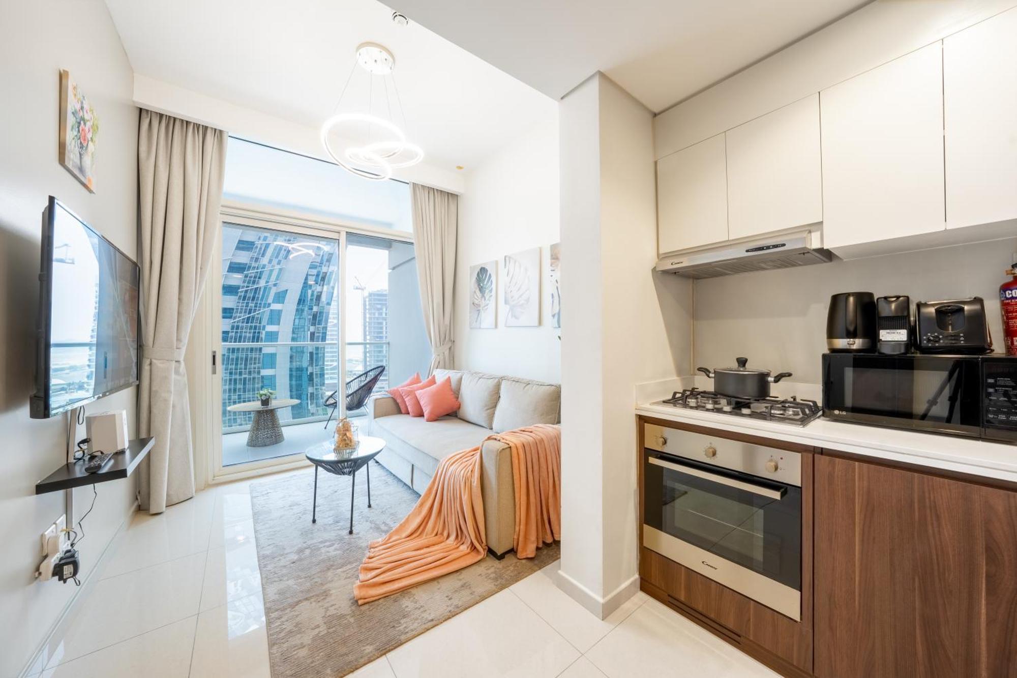Chic 1-bedroom Retreat With Stunning Canal View Near Burj Khalifa & Business Bay Apartament *