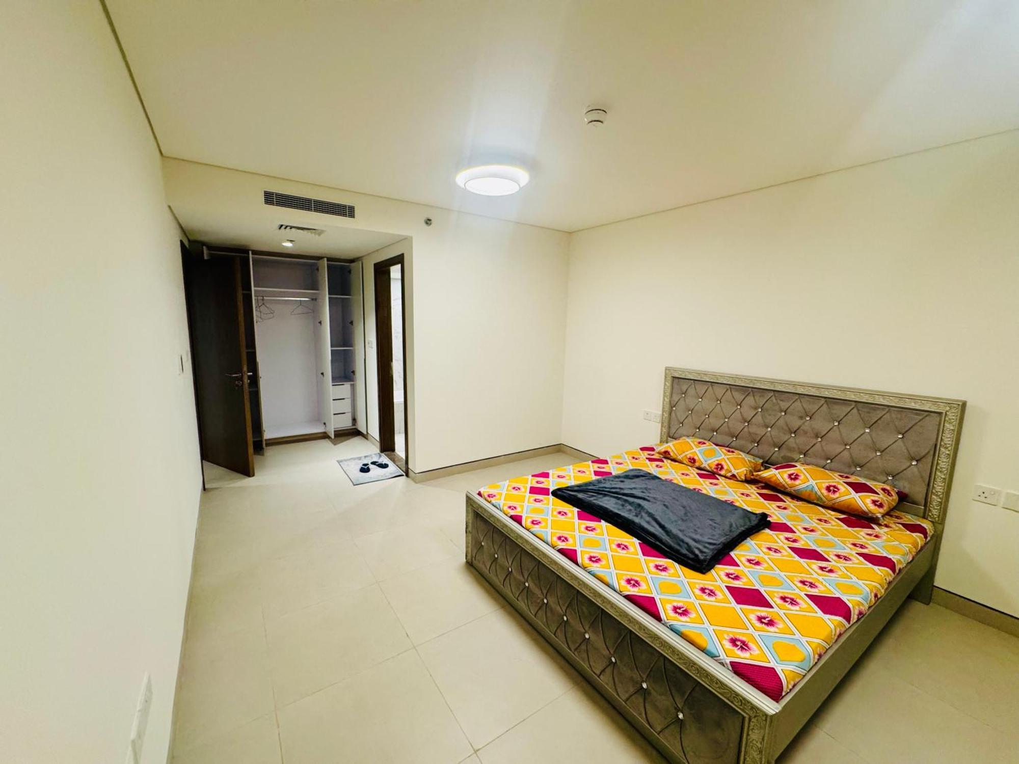Wow Amazing Burjkhalifa,sea,sunset,ship,park View,2bhk Furnished Apartment-airport,metro,mall,golf,bus,park Near - Flat 807 * Dubaï