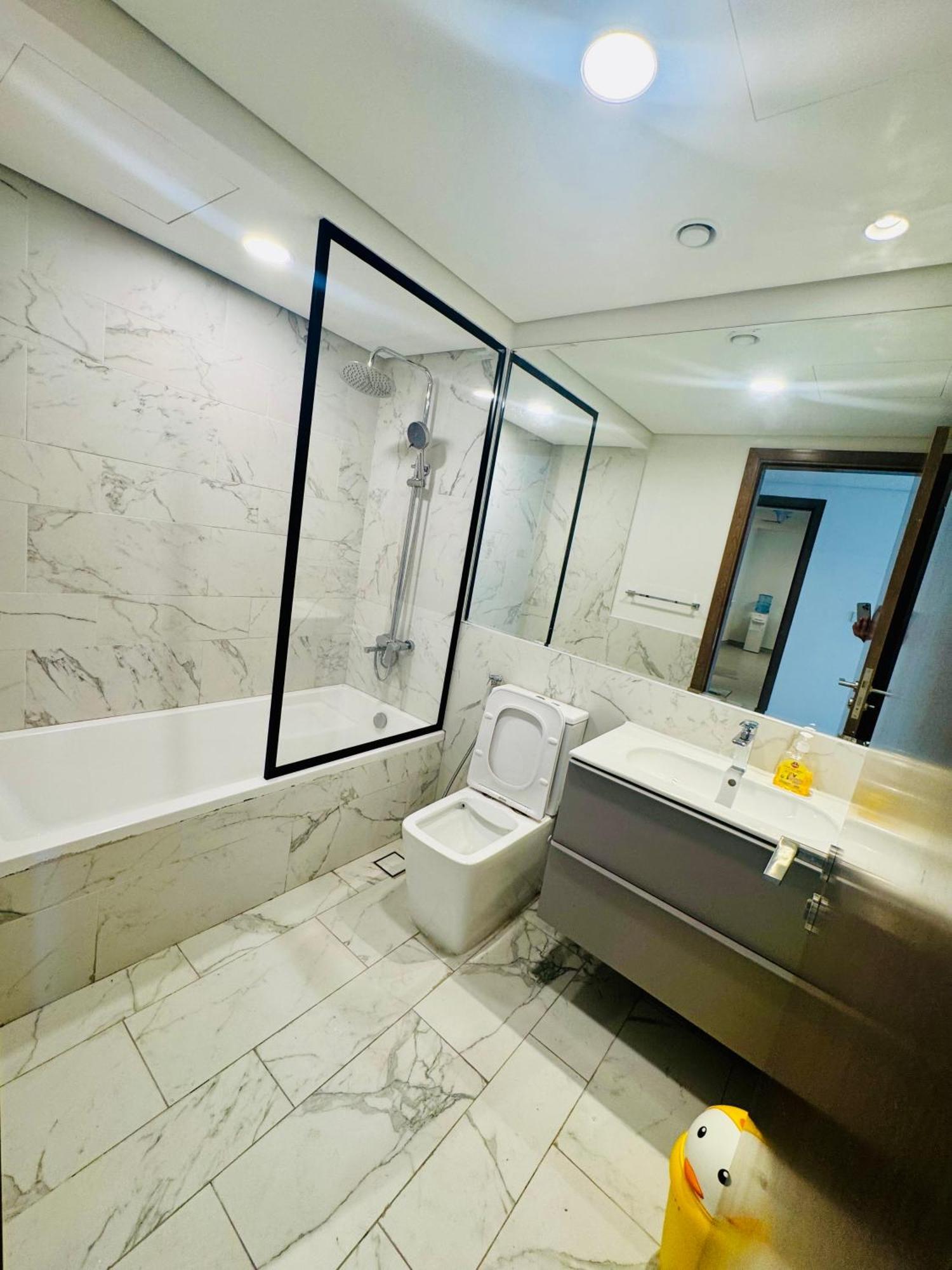 Apartment Wow Amazing Burjkhalifa,sea,sunset,ship,park View,2bhk Furnished Apartment-airport,metro,mall,golf,bus,park Near - Flat 807