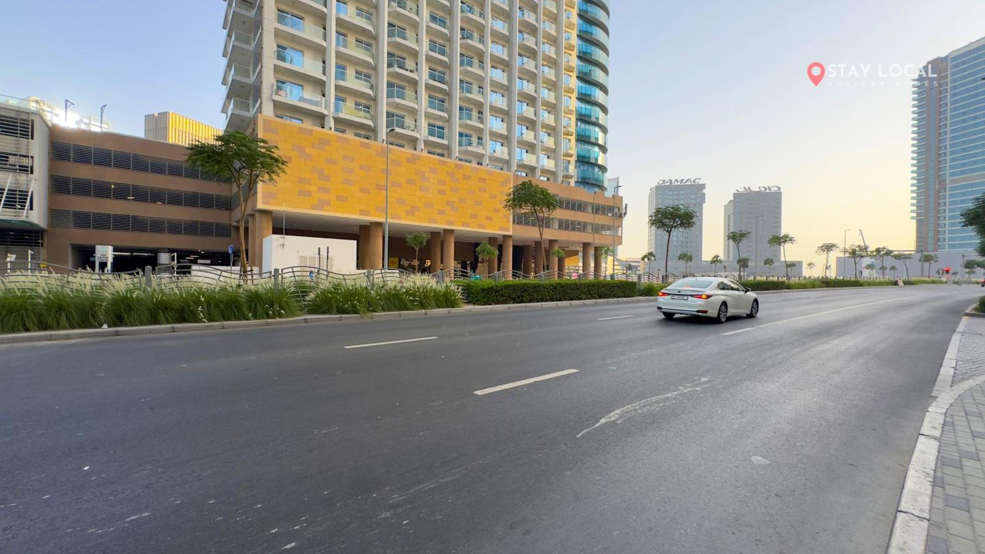 Iconic Canal & Burj View Central, Scenic Serene Lejlighed