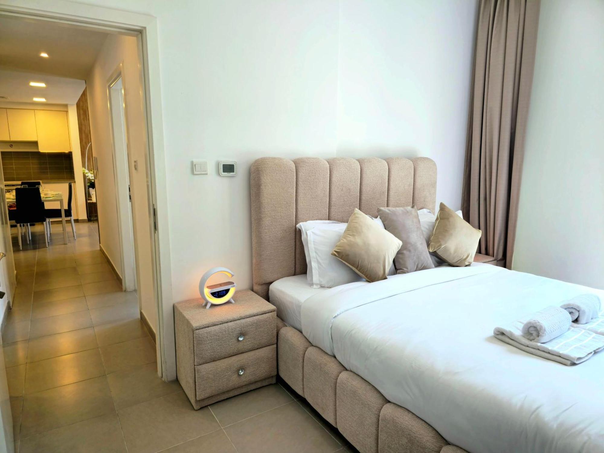 Bareez Bliss Retreat Elegant 2br With Balcony, Pool & Park View Appartement *