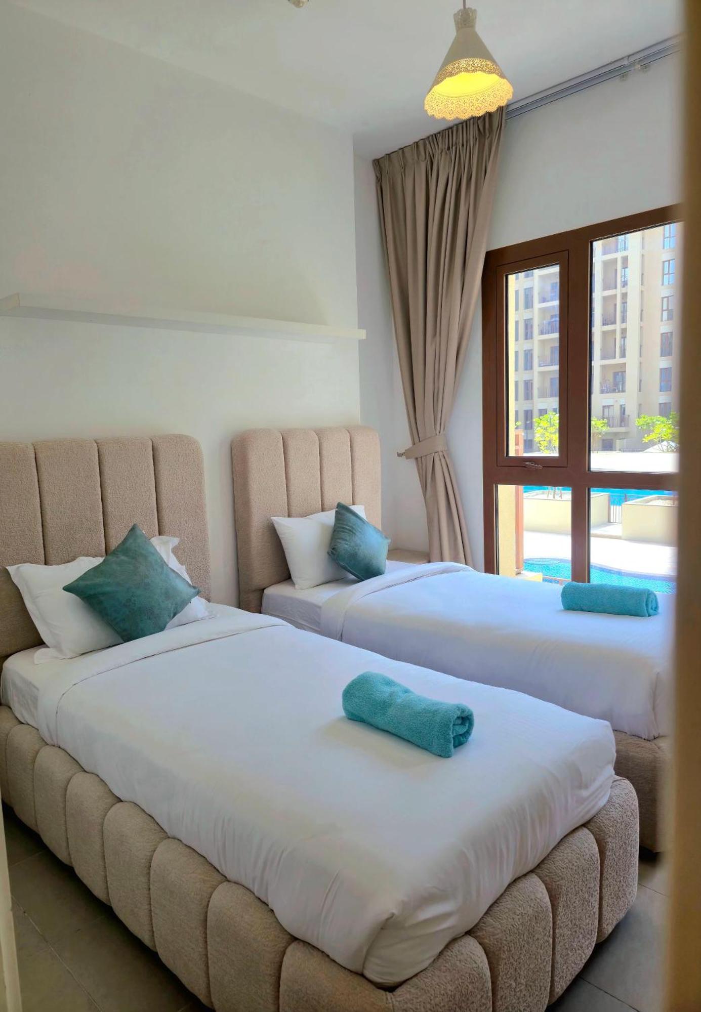 Bareez Bliss Retreat Elegant 2br With Balcony, Pool & Park View Appartement *