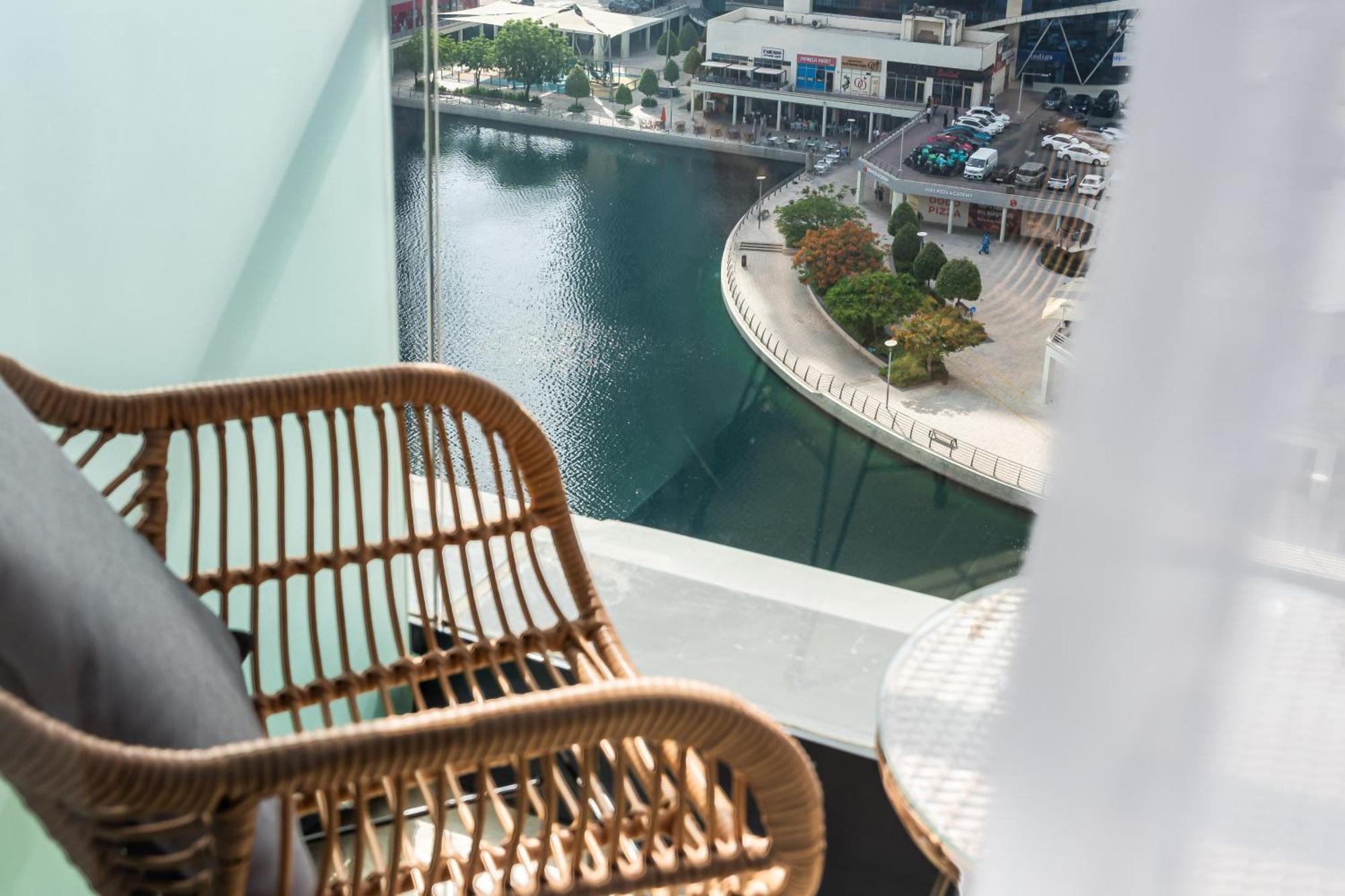 Upscale In Goldcrest Views *